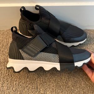 Sorel Kinetic Sneaker - Worn twice size 6.5